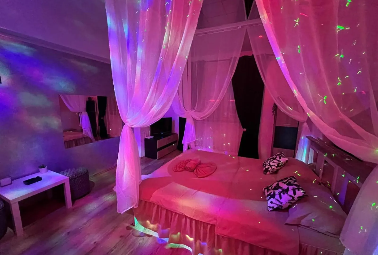 Romance Suites Bucharest Apartment
