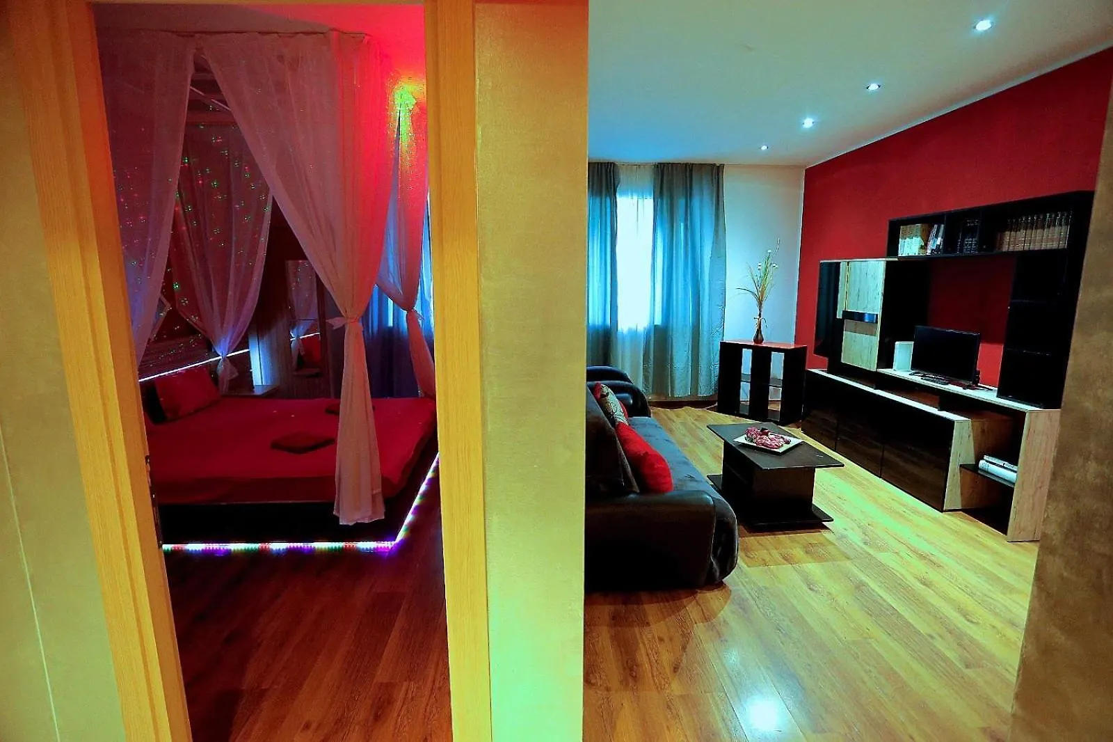 Romance Suites Bucharest 0*,  Romania