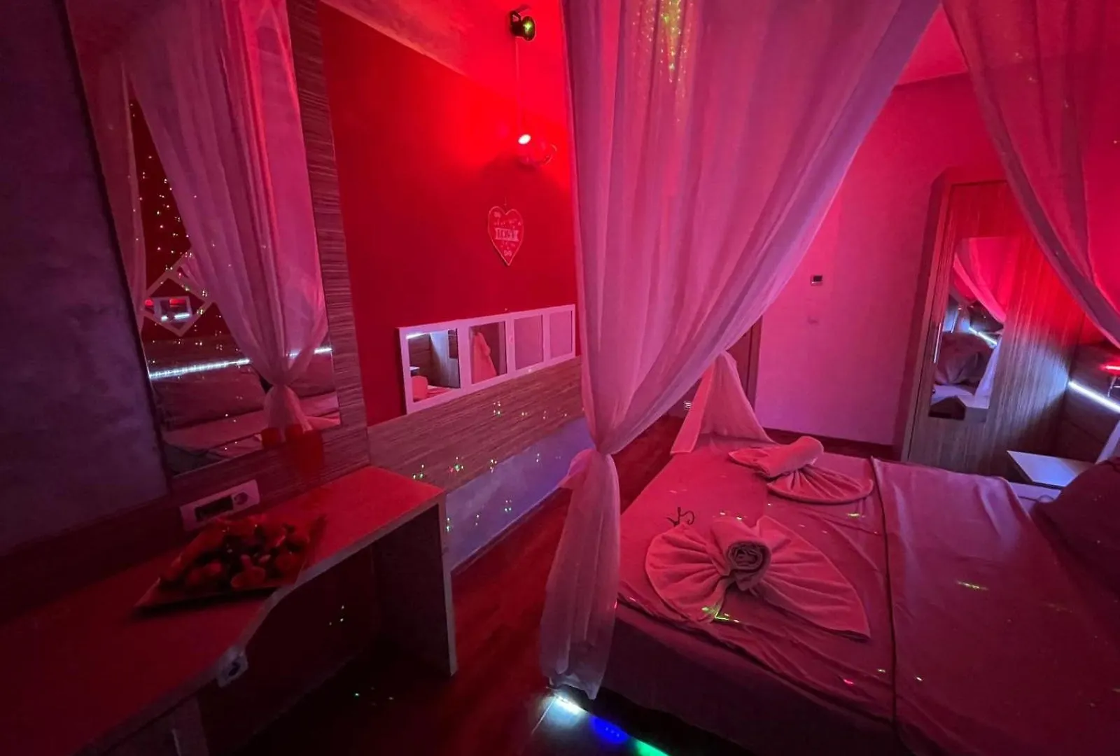 Romance Suites Bucharest 0*,